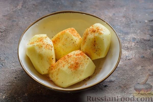 Картошка, фаршированная сыром, запечённая в беконе