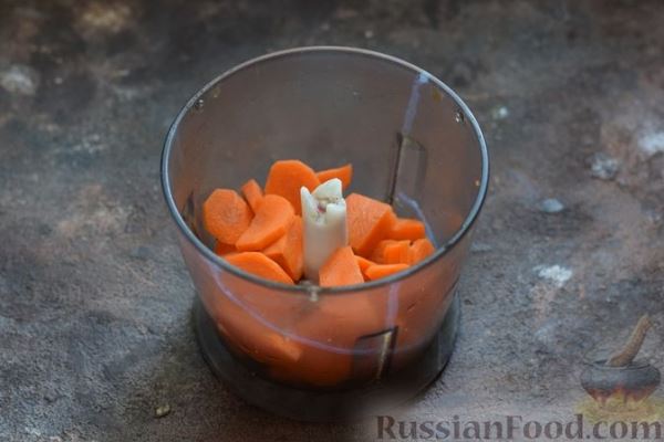 Запеканка из куриного фарша с брокколи, морковью и луком